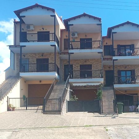 Μεζονετα Apartment Nea Roda Luaran gambar