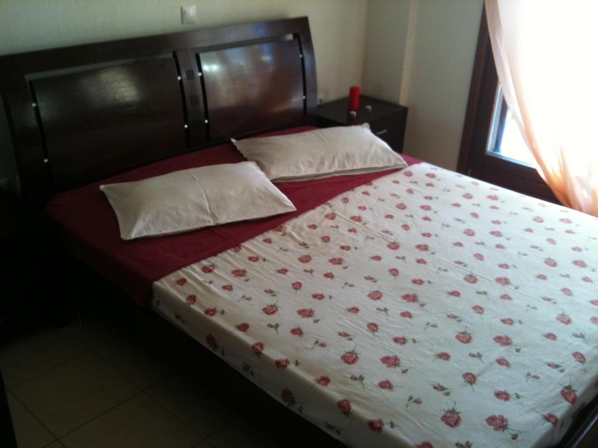 Μεζονετα Apartment Nea Roda Luaran gambar