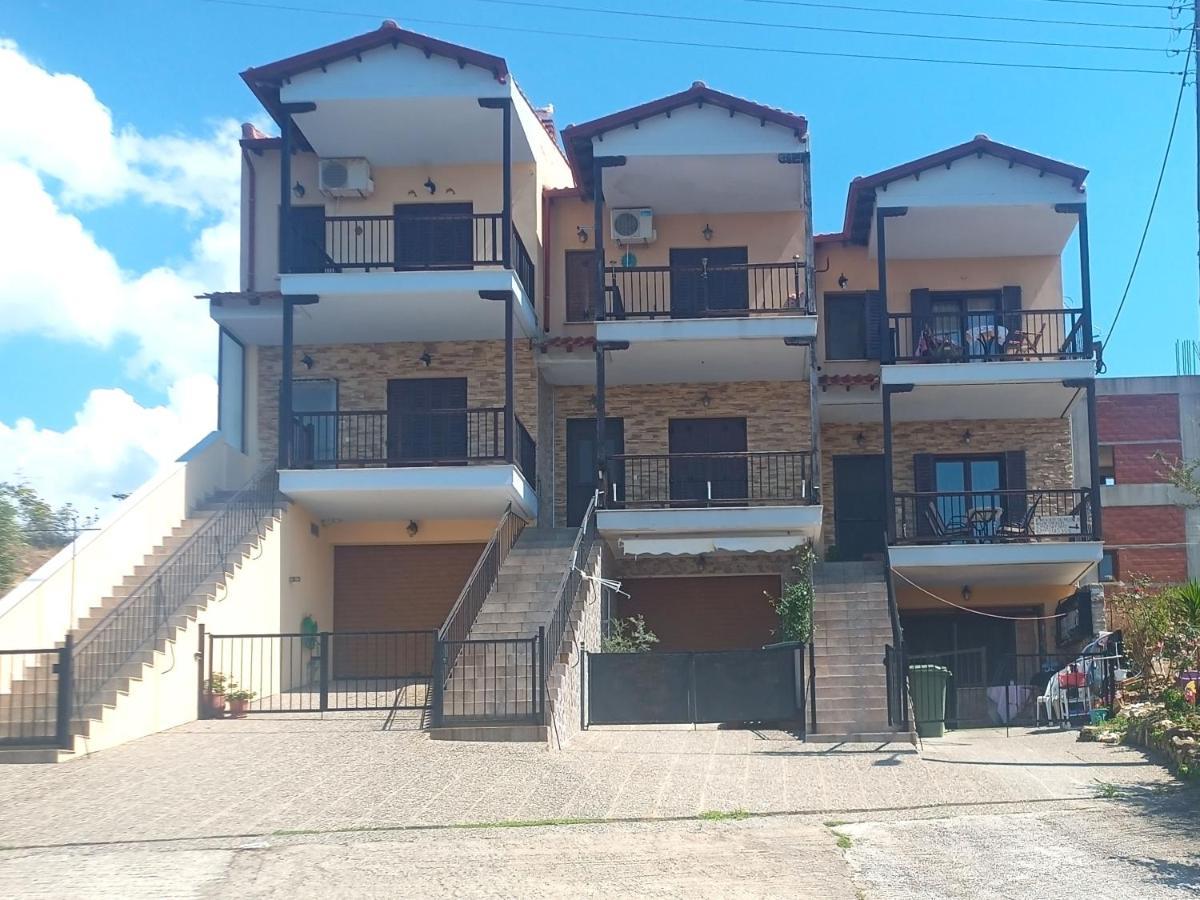 Μεζονετα Apartment Nea Roda Luaran gambar