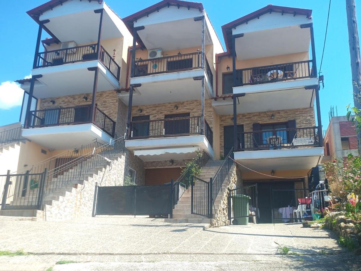 Μεζονετα Apartment Nea Roda Luaran gambar