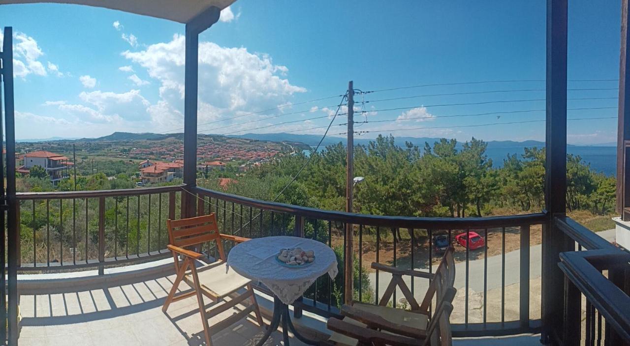 Μεζονετα Apartment Nea Roda Luaran gambar