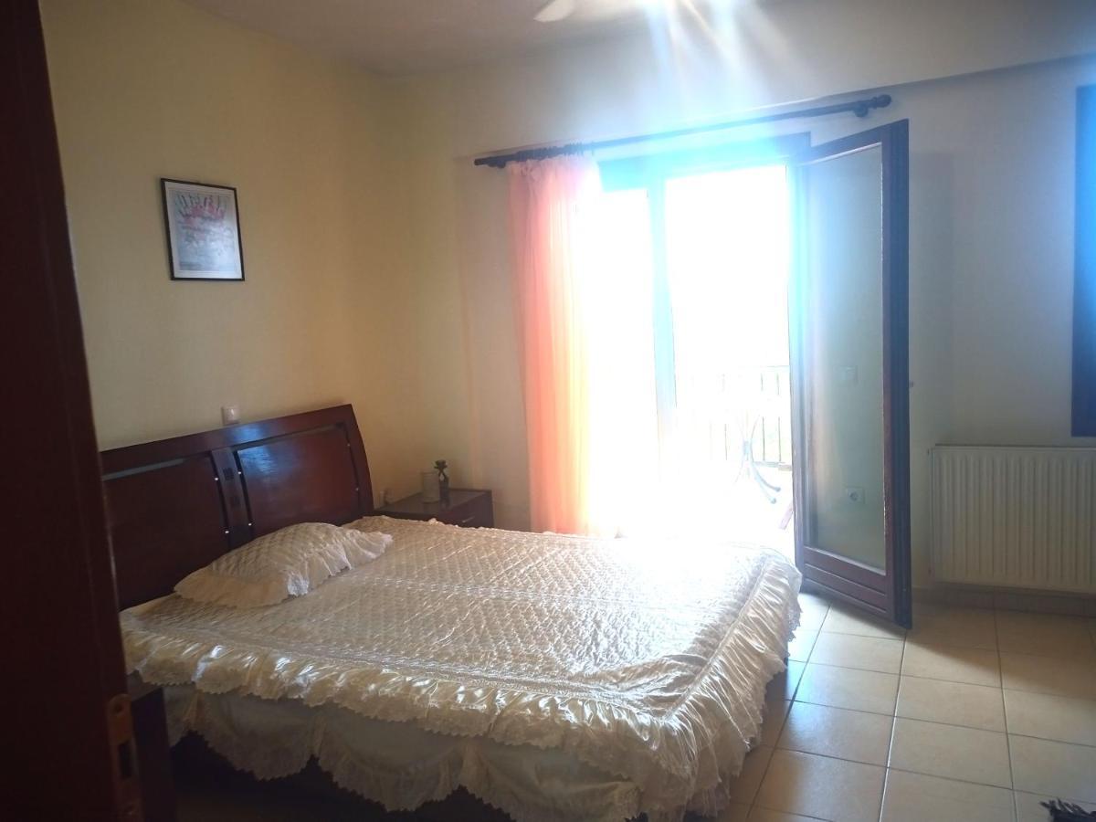 Μεζονετα Apartment Nea Roda Luaran gambar