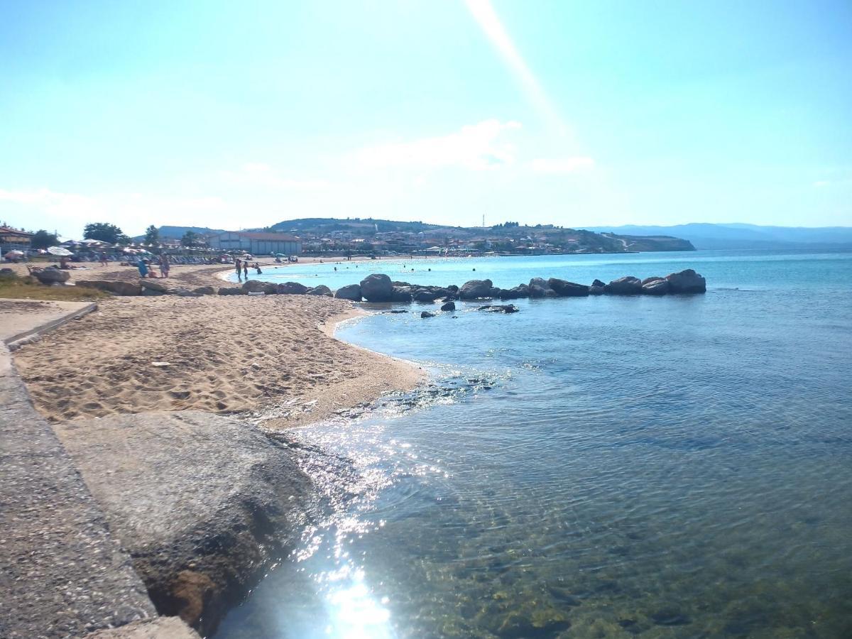 Μεζονετα Apartment Nea Roda Luaran gambar