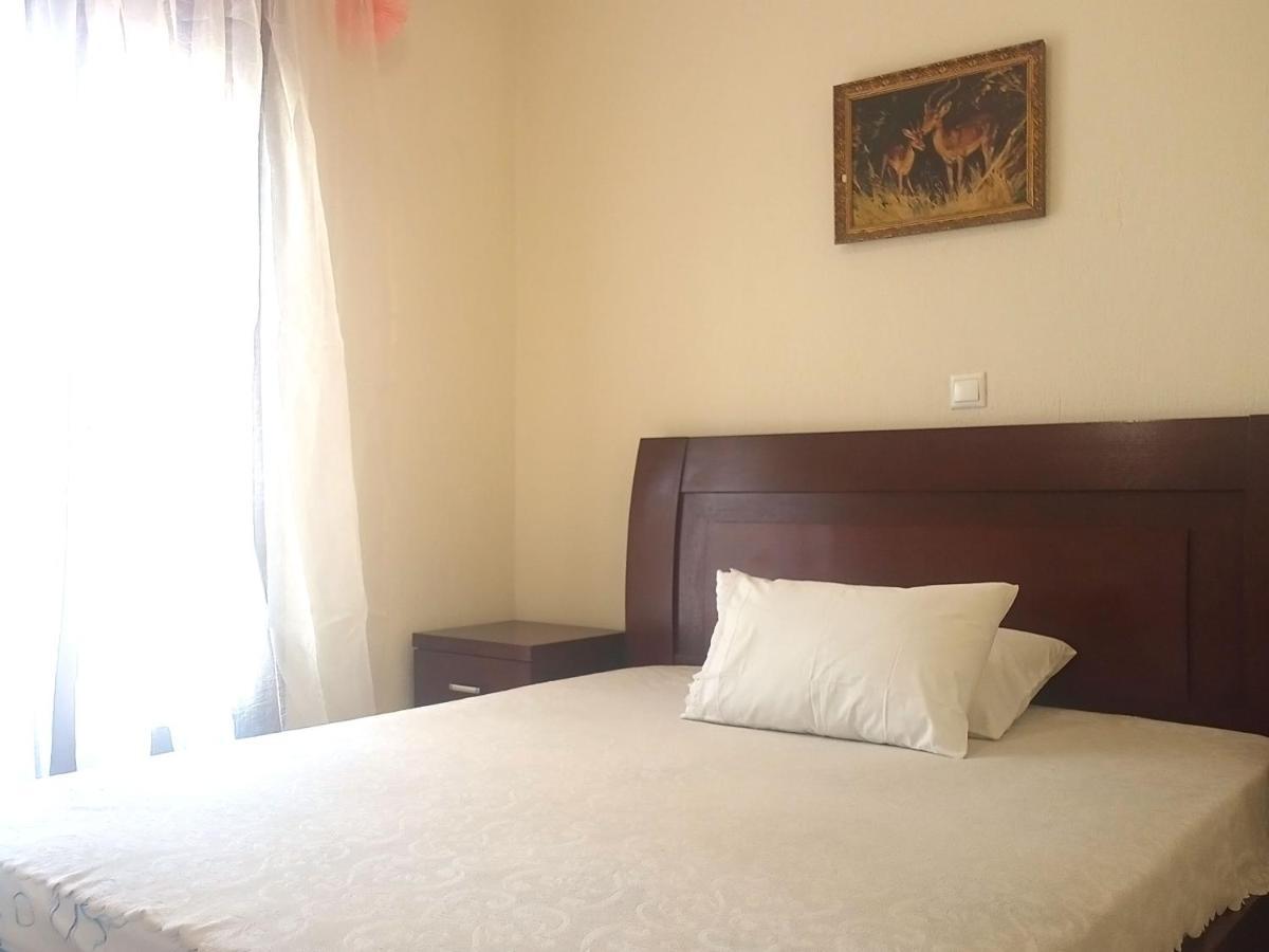 Μεζονετα Apartment Nea Roda Luaran gambar