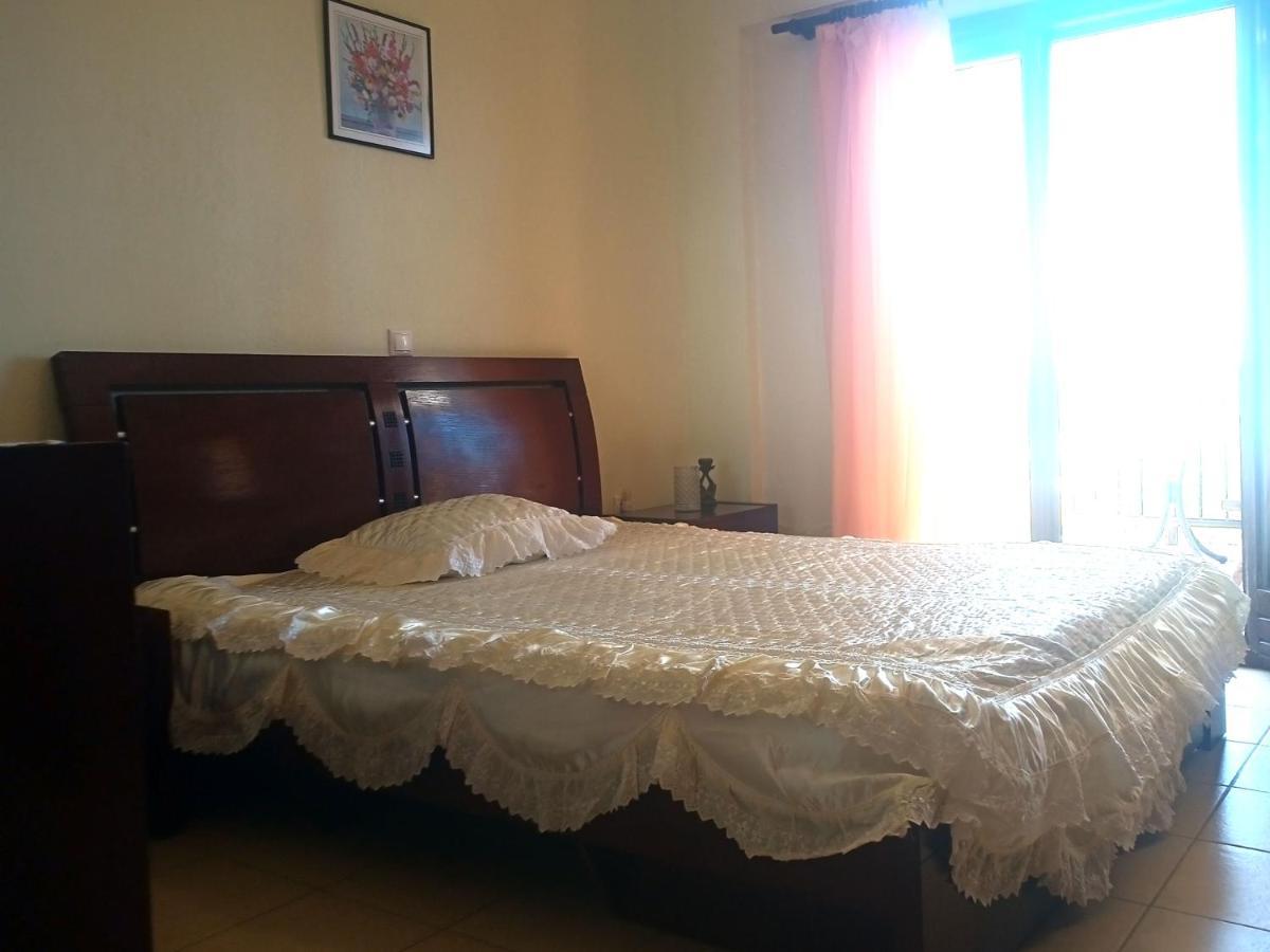 Μεζονετα Apartment Nea Roda Luaran gambar