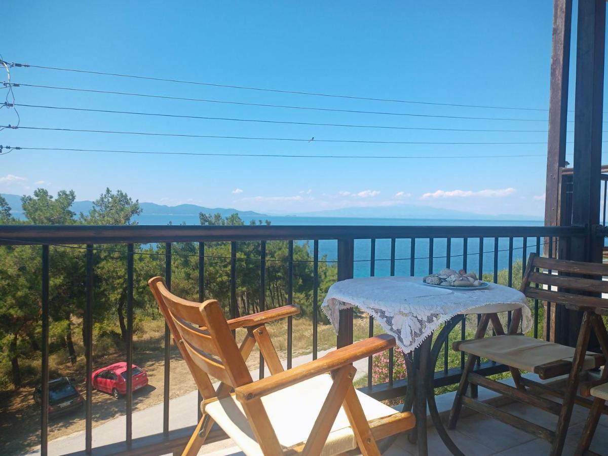 Μεζονετα Apartment Nea Roda Luaran gambar