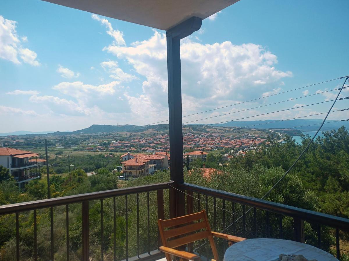 Μεζονετα Apartment Nea Roda Luaran gambar
